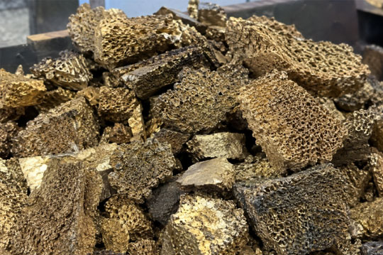 海绵金废料批量回收如何对接专业贵金属回收企业？
